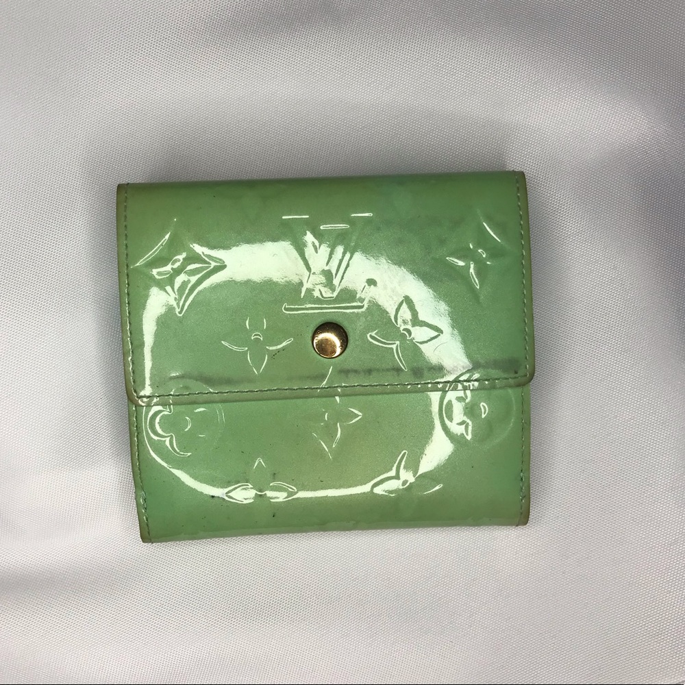louis vuitton mint wallet